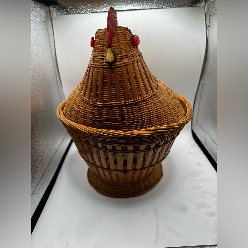 Vintage Chicken Folk Art Wicker Wood Bamboo Lidded Egg Basket Handwoven 1960’s - Picture 2 of 10